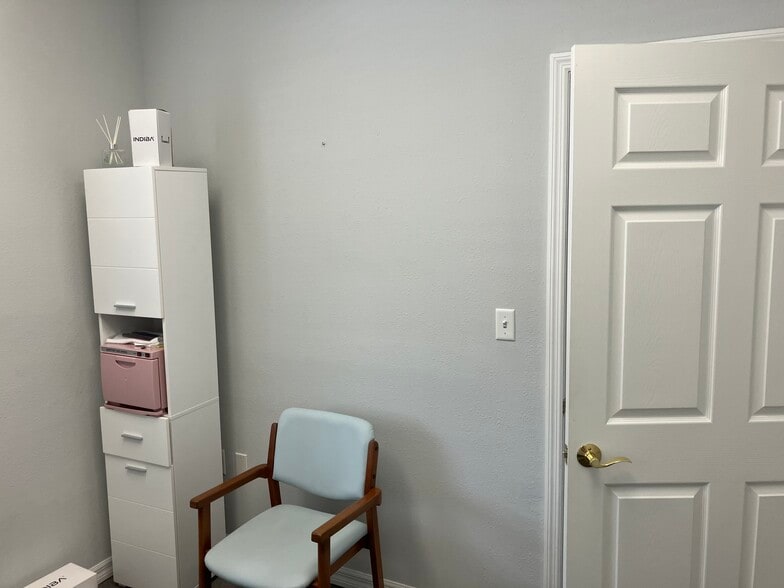 More Photos Of 2527 Windguard Cir, Wesley Chapel Office For Lease