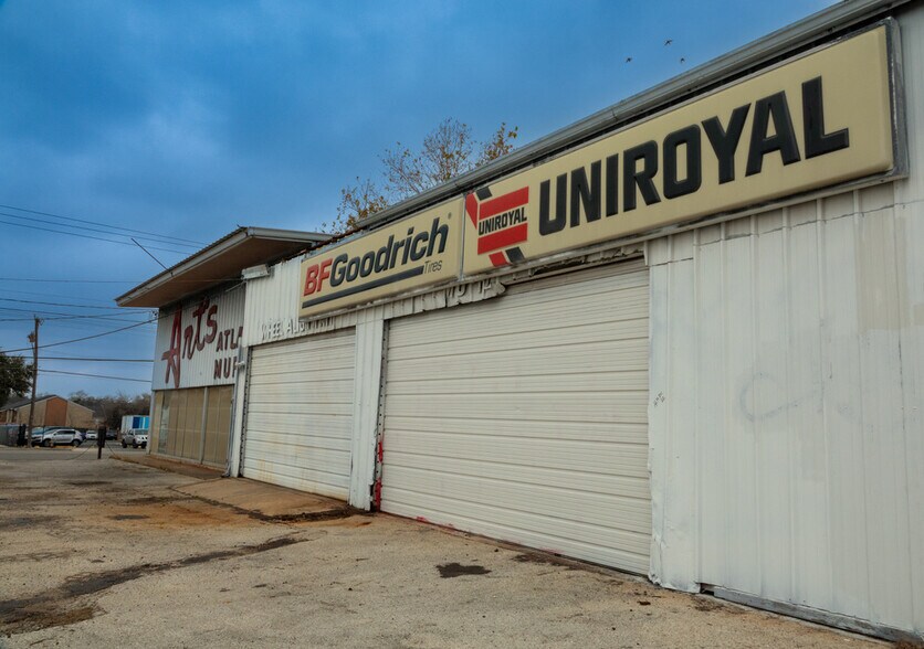 More Photos Of 3350 Fredericksburg Rd, San Antonio Auto Repair For Lease