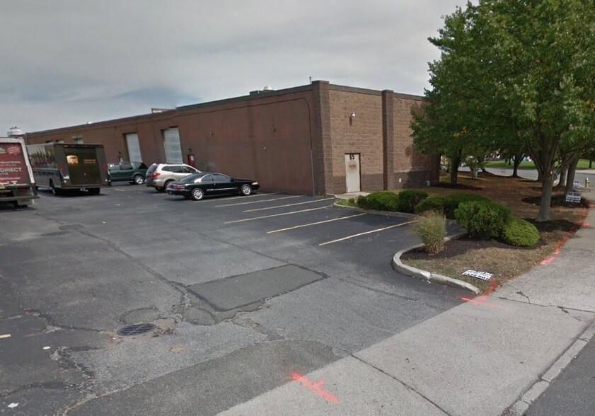 More Photos Of 75 E Jefryn Blvd, Deer Park Warehouse For Sale