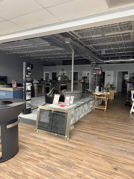 More Photos Of 571 Broad St, New London Freestanding For Lease
