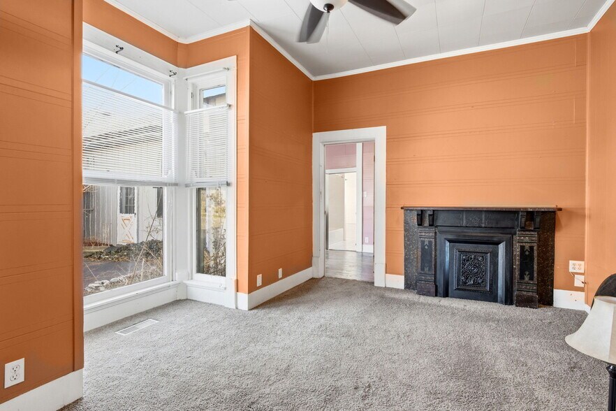 More Photos Of 209 W North St, Lebanon Office For Sale