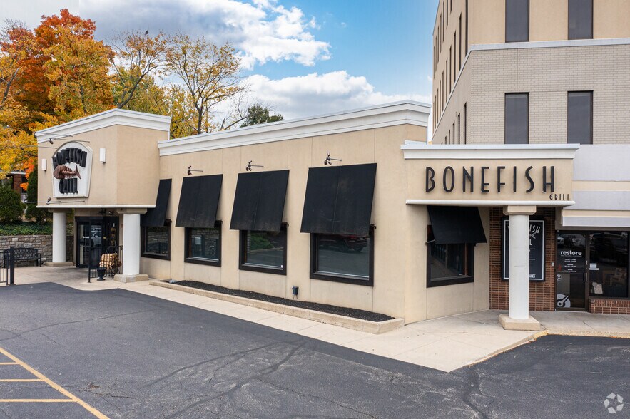 More Photos Of 2701-2737 Madison Rd, Cincinnati Office For Lease