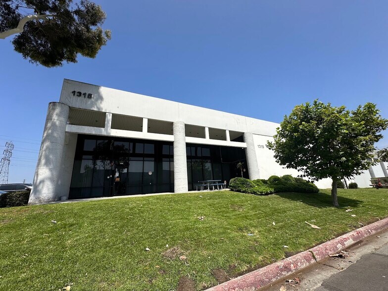 More Photos Of 1315 S Johnson Dr, City of Industry Warehouse For Lease