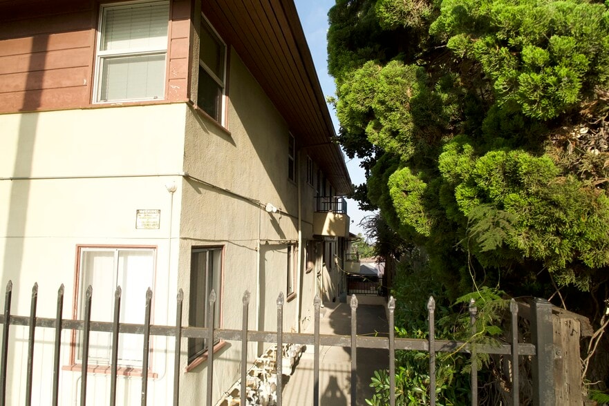 More Photos Of 4462 W 59th St, Los Angeles Apartments For Sale