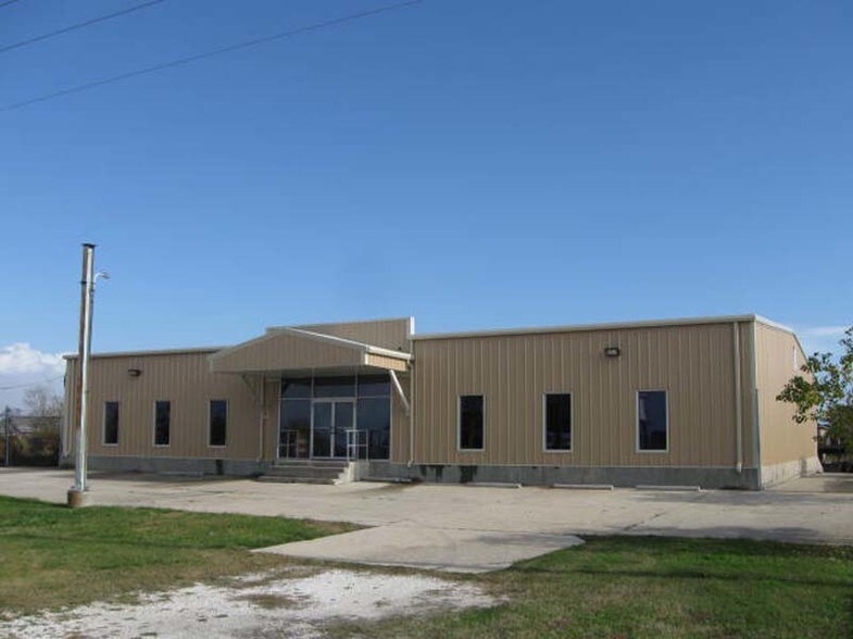 More Photos Of 4838 Pontchartrain Dr, Slidell Warehouse For Lease
