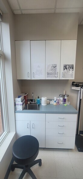 More Photos Of 46161 Westlake Dr, Sterling Office For Sale