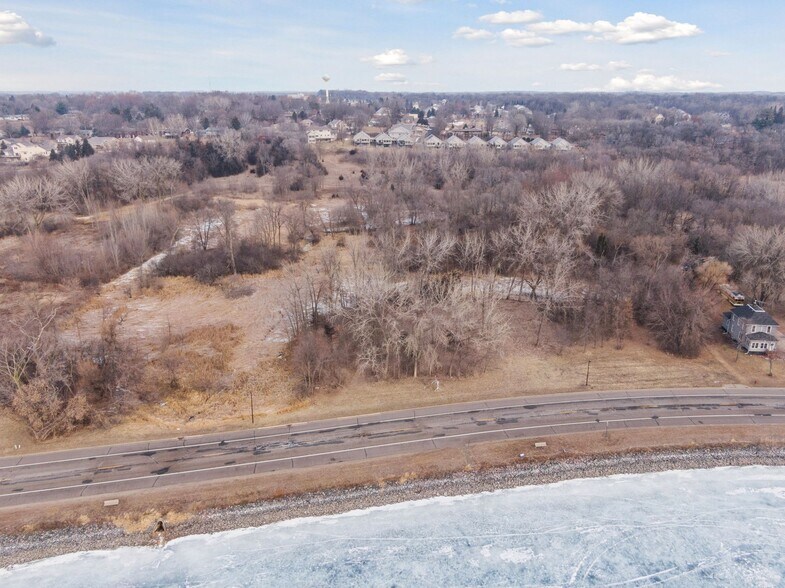 More Photos Of xxx Lake Blvd, Buffalo Apartments For Sale