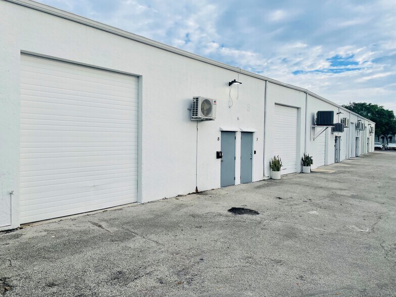 More Photos Of 1142 Okeechobee Rd, West Palm Beach Industrial For Lease