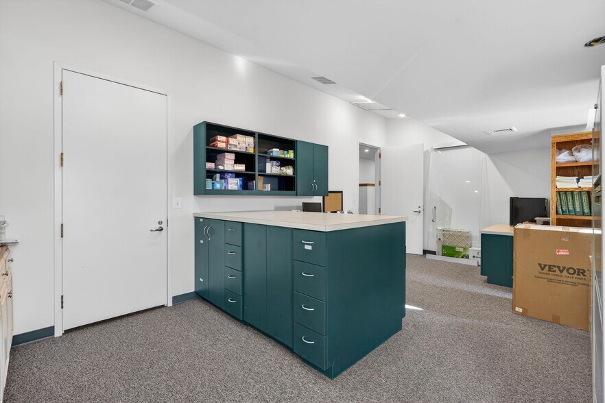 More Photos Of 10130-10134 Colvin Run Rd, Great Falls Medical For Lease