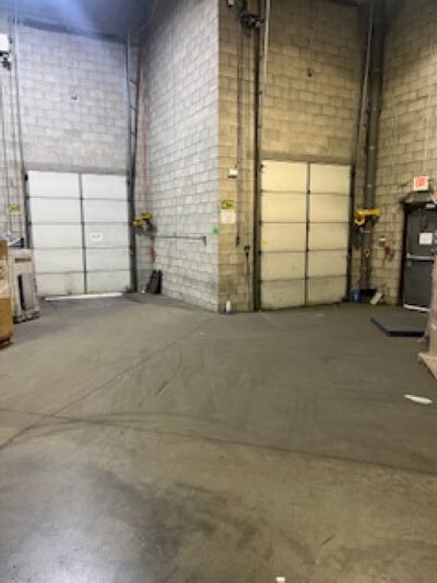 More Photos Of 5 N Corporate Dr, Riverdale Distribution For Lease