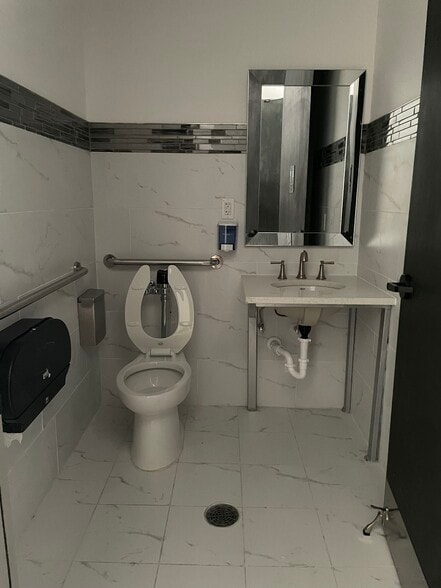 More Photos Of 9889 Bellaire Blvd, Houston Unknown For Lease