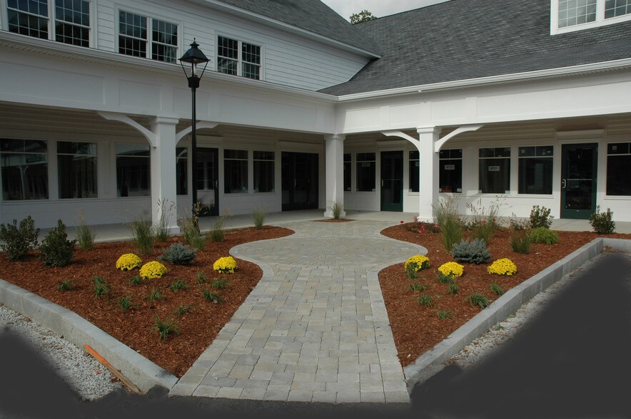 More Photos Of 290 W Main St, Northborough Freestanding For Lease