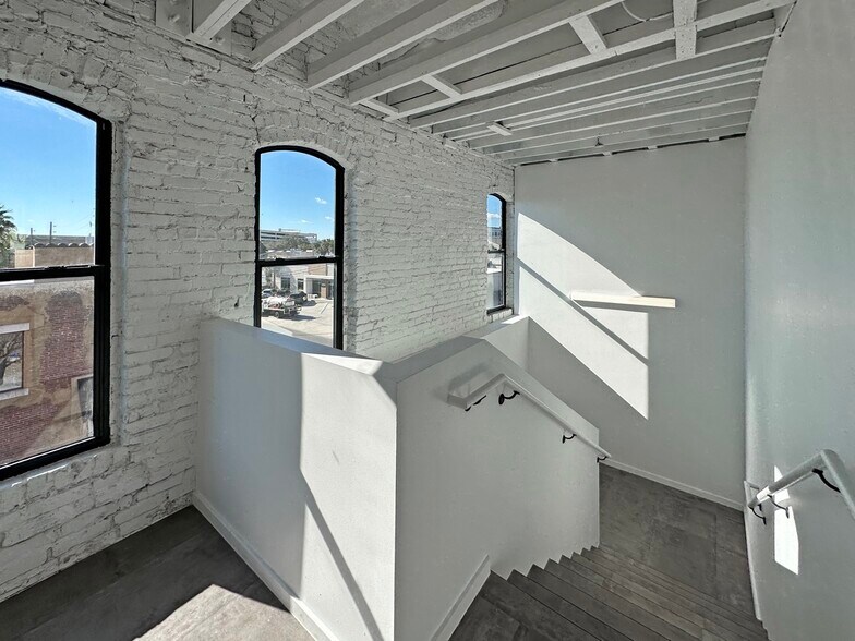 More Photos Of 1600 Prudential Dr, Jacksonville Loft Creative Space For Sale