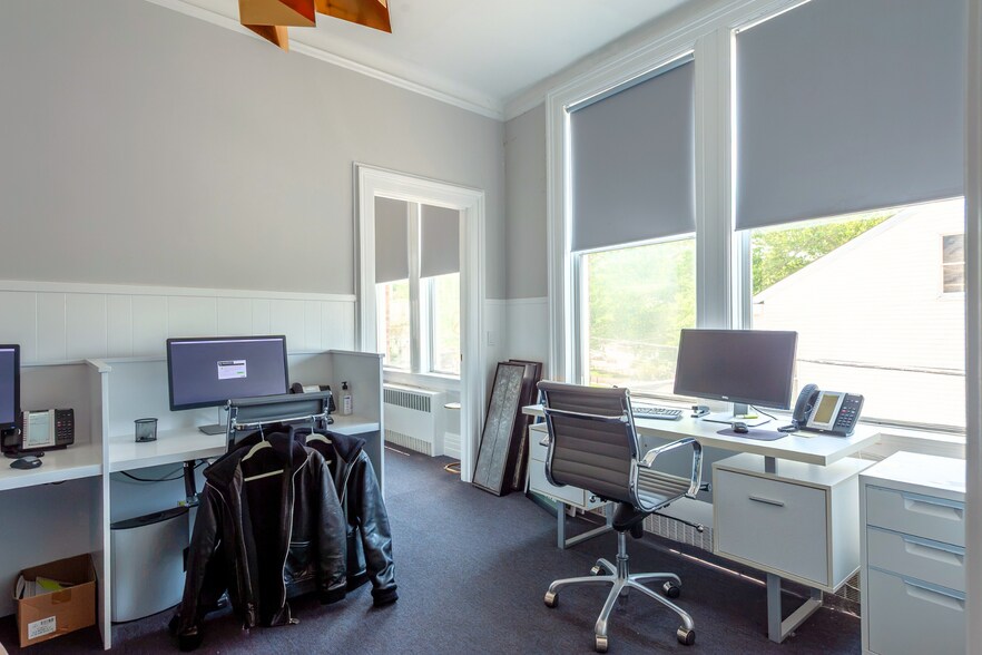 More Photos Of 138 Main St, Sag Harbor Office For Lease