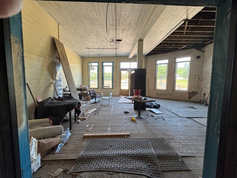 More Photos Of 123 Water St, Horse Cave Storefront Retail Residential For Sale