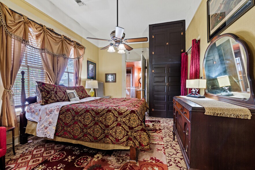 More Photos Of 303 W Austin St, Fredericksburg Office Residential For Sale