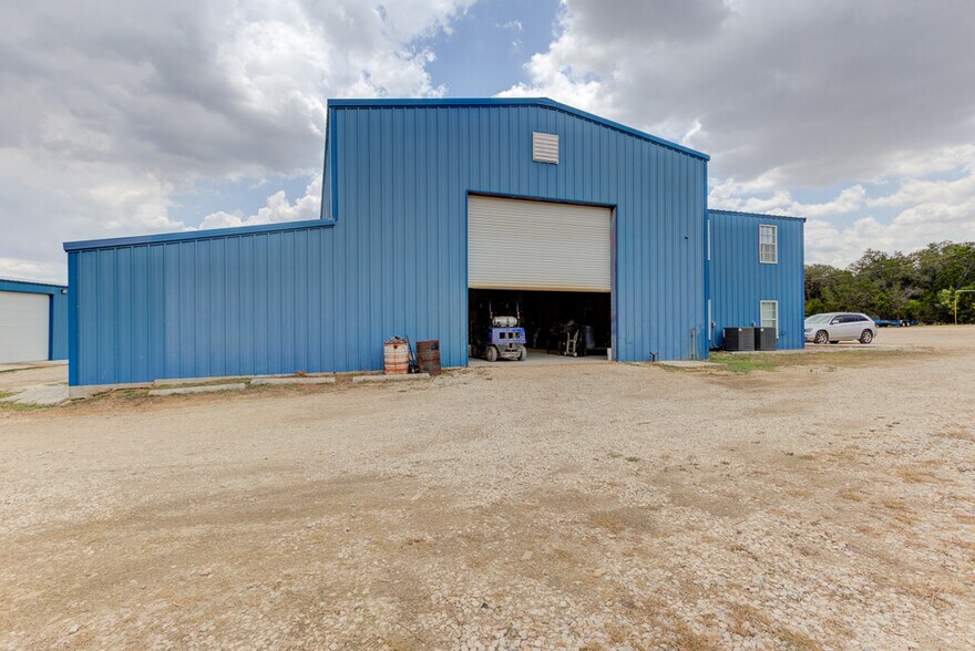 More Photos Of 9425 Schoenthal Rd, New Braunfels Warehouse For Sale