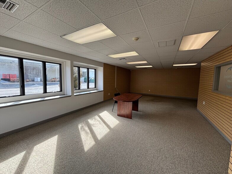 More Photos Of 18 W Collings Ave, West Berlin Light Distribution For Sale