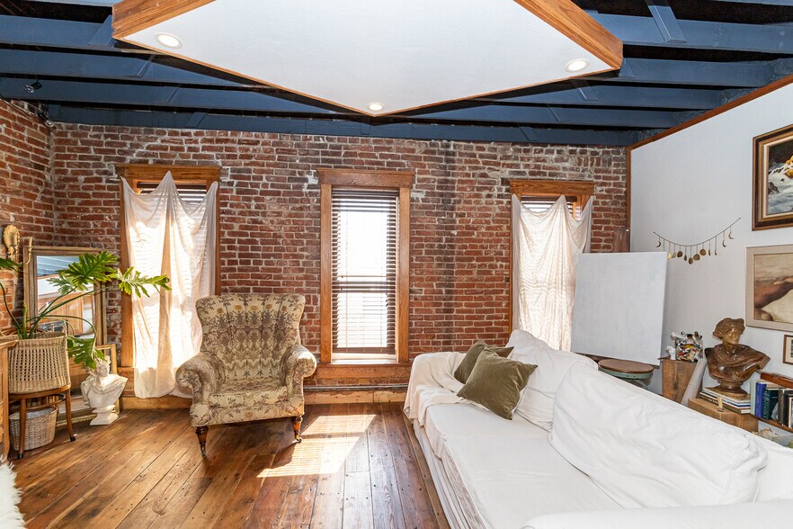 More Photos Of 611 Main St, Jewell Storefront Retail Residential For Sale