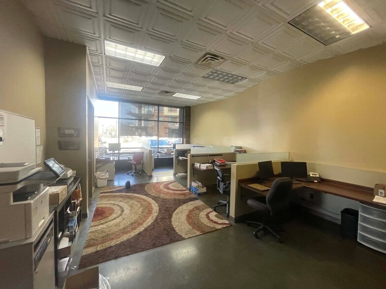 More Photos Of 4100 Shoreline Dr, Spring Park Apartments For Sale