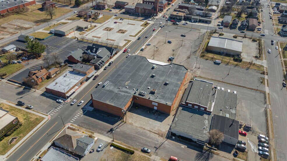 More Photos Of 121 S Sprigg St, Cape Girardeau Supermarket For Sale