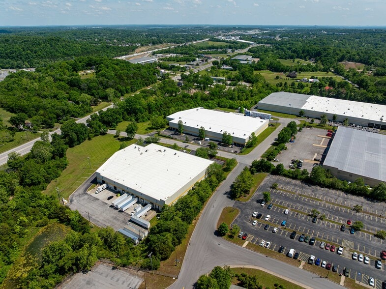More Photos Of 100 Northfork Ln, Goodlettsville Distribution For Lease