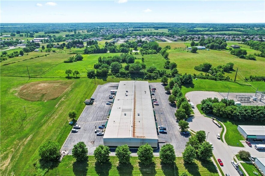 More Photos Of 1053-1071 W Innovation Dr, Kearney Warehouse For Lease