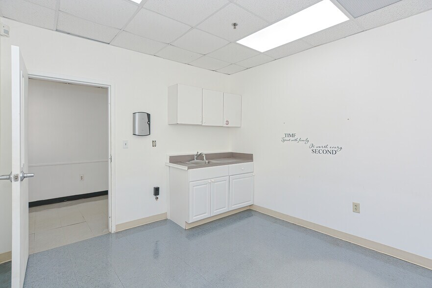 More Photos Of 162 N Main St, Sharon Schools For Lease