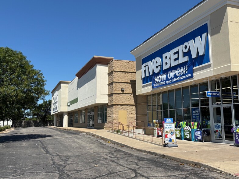 More Photos Of 6920-6930 W Kellogg Dr, Wichita Freestanding For Lease