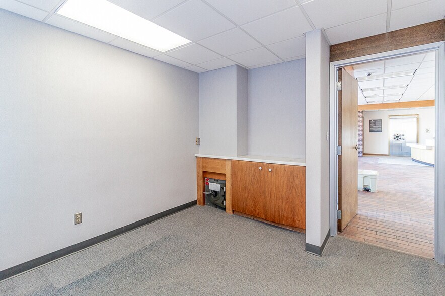 More Photos Of 132 E Main St, Hortonville Bank For Sale