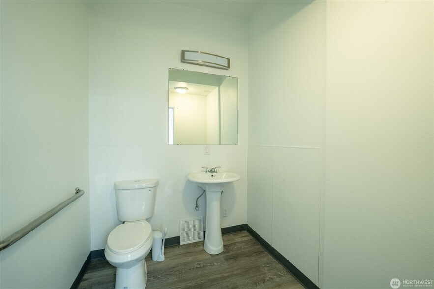 More Photos Of 849 S Mission St, Wenatchee General Retail For Sale