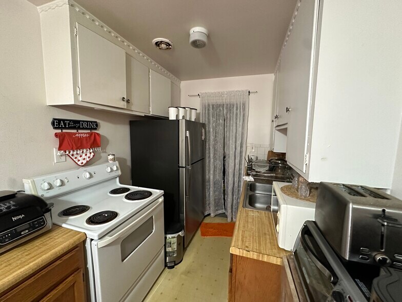 More Photos Of 2550 35th Ave, Oakland Apartments For Sale