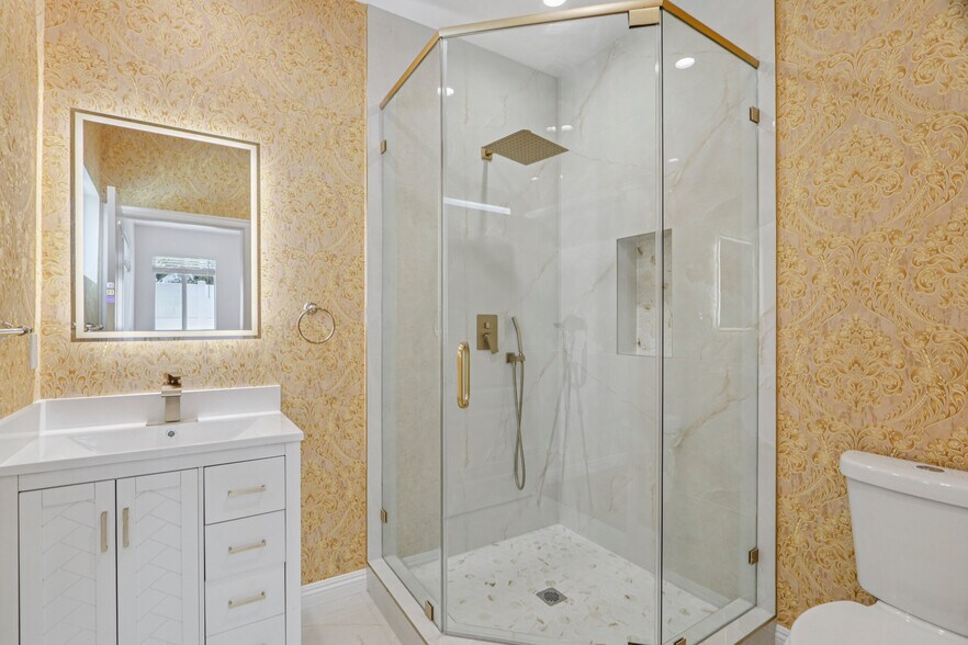 More Photos Of 17148 Stare St, Northridge Apartments For Sale