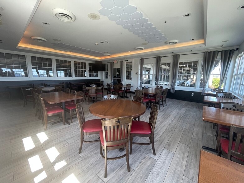 More Photos Of 905 E Gregory St, Pensacola Restaurant For Sale