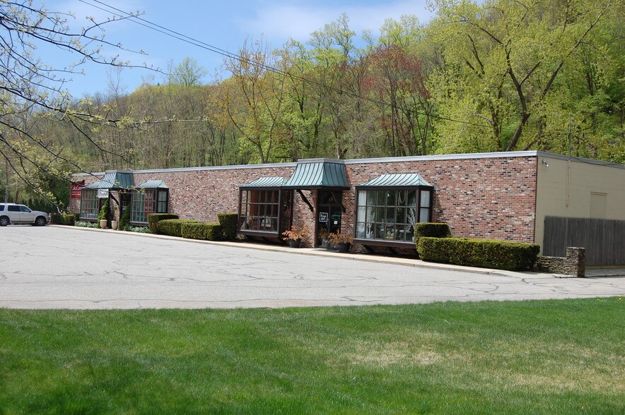More Photos Of 631-643 Danbury Rd, Wilton Freestanding For Lease