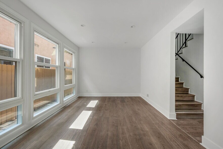 More Photos Of 125 E Buckthorn St, Inglewood Apartments For Sale