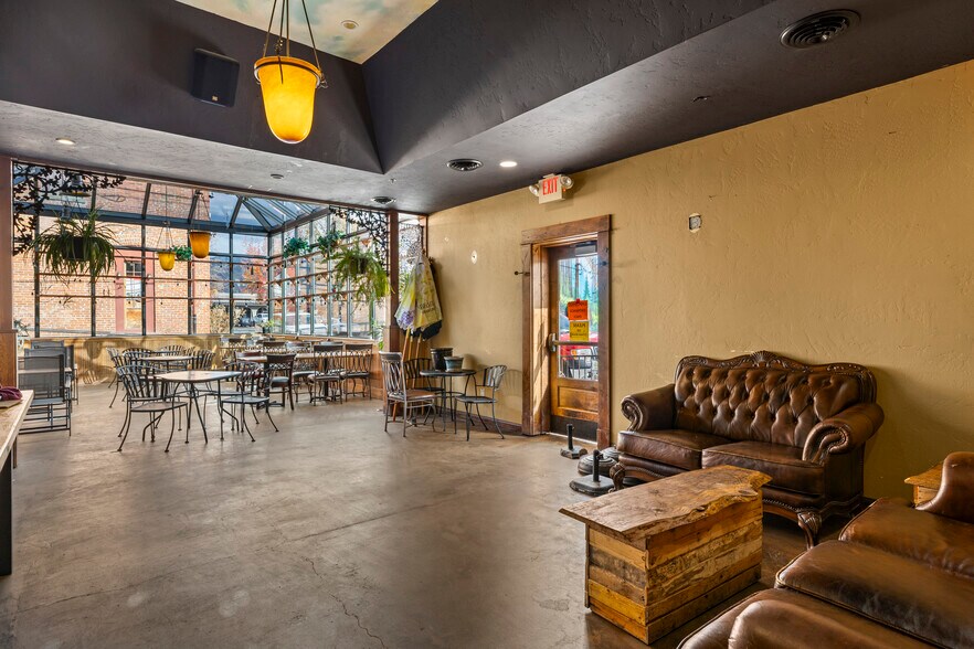 More Photos Of 234 SW 5th St, Grants Pass Restaurant For Sale