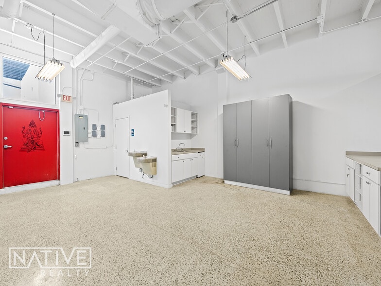 More Photos Of 2014-2016 Harrison St, Hollywood Storefront For Sale