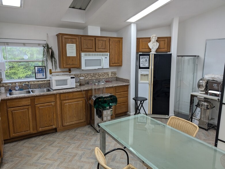 More Photos Of 1707 Fortview Rd, Austin Medical For Sale