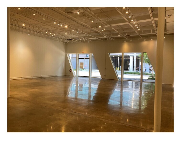 More Photos Of 2627 Colquitt St, Houston General Retail For Lease