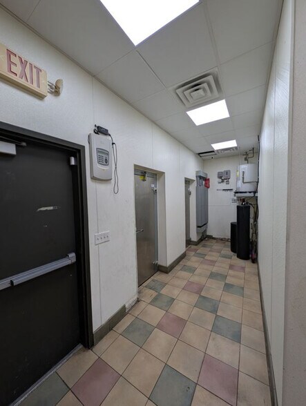 More Photos Of 3727 W Willow Knolls Dr, Peoria General Retail For Lease