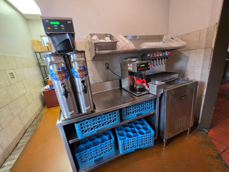 More Photos Of 2813 W Walnut St, Rogers Restaurant For Sale