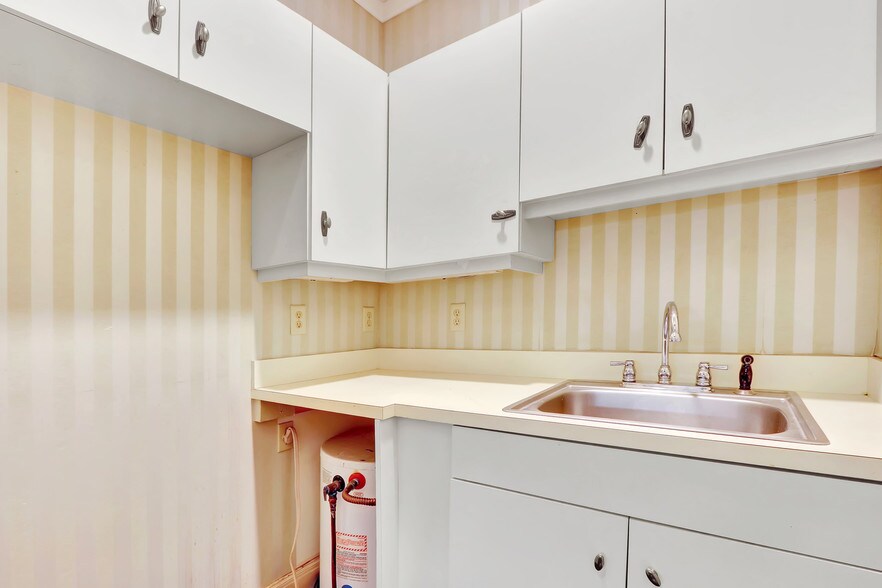 More Photos Of 117 SE Seminole St, Stuart Medical For Sale