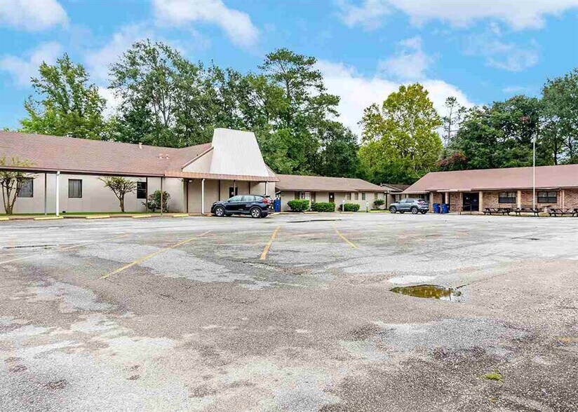 More Photos Of 835 Highway 96 S, Silsbee Office For Sale