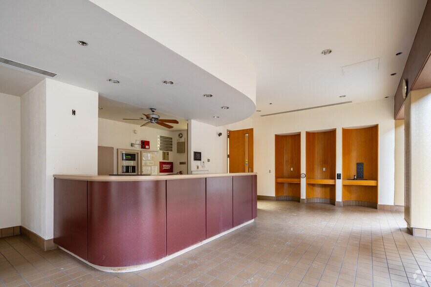 More Photos Of 31 E Judson St, Pontiac Unknown For Lease