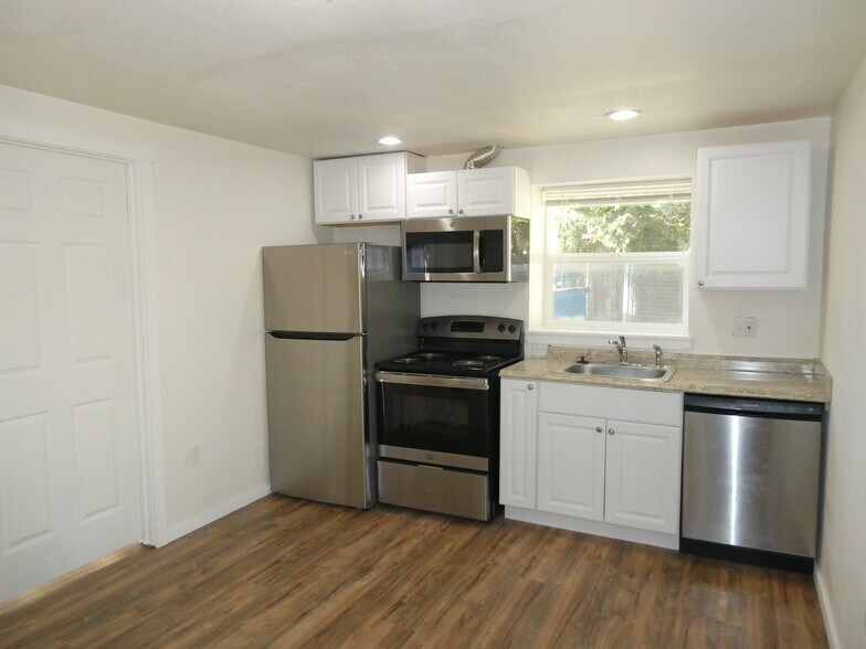 More Photos Of 2451-2473 Trade St SE, Salem Apartments For Sale