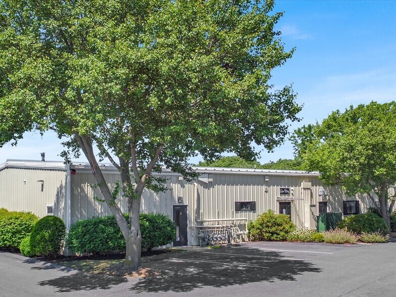 More Photos Of 10 Rainbow Ter, Danvers Warehouse For Lease