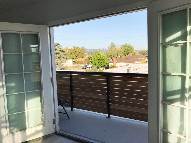 More Photos Of 3121 Silver Lake Blvd, Los Angeles Apartments For Sale