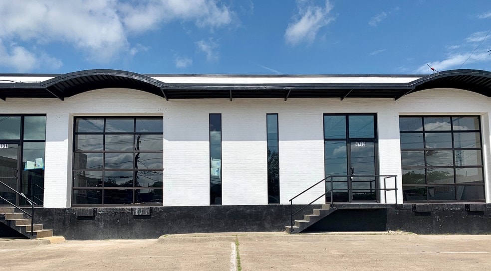 More Photos Of 4735 Memphis St, Dallas Light Distribution For Sale