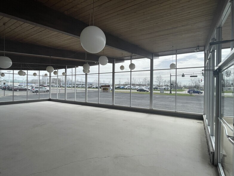 More Photos Of 8600 County 25A rd, Piqua Showroom For Lease